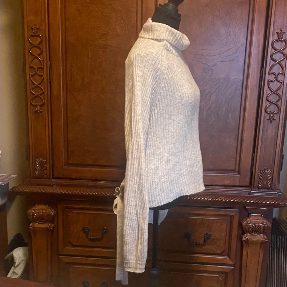 POL Oatmeal Turtleneck Backless Sweater Size Medium - Picture 6 of 10